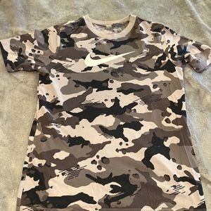 Boys size large Nike tee